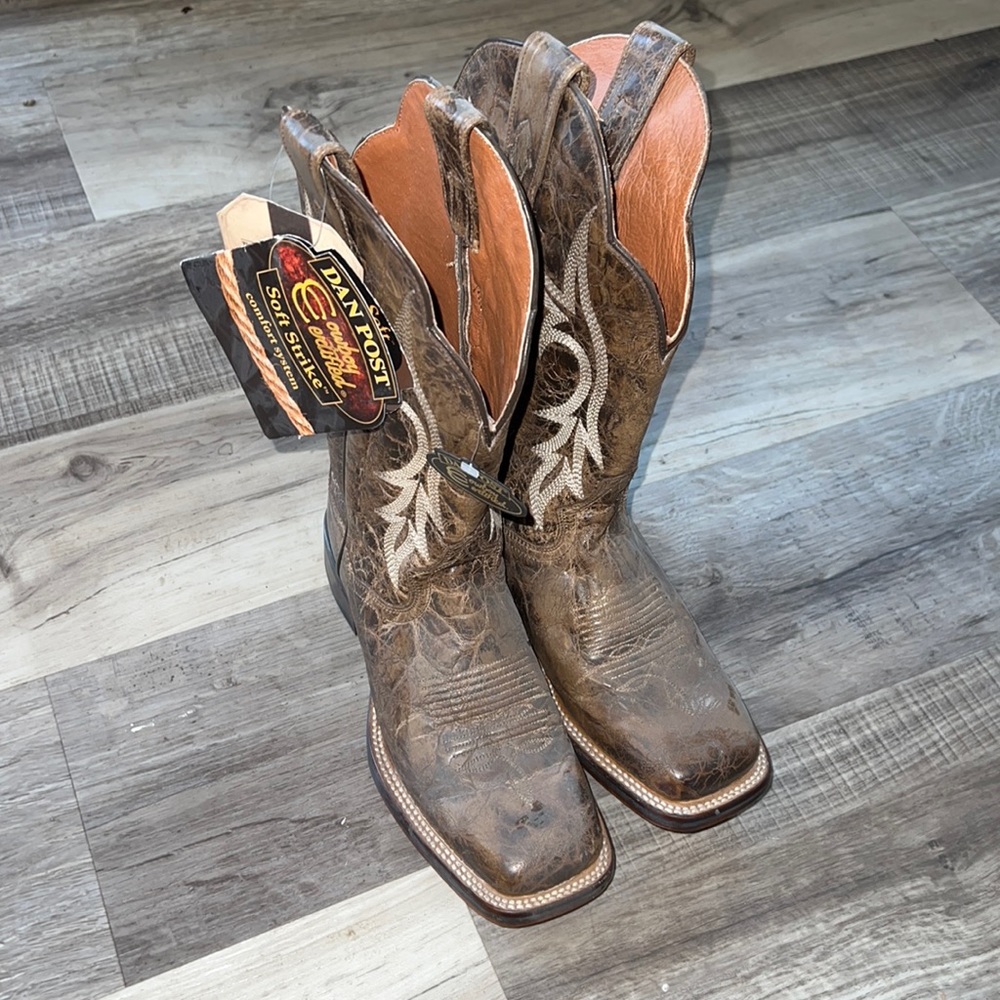 Womens size 7 Dan post square toe boots. Brand new